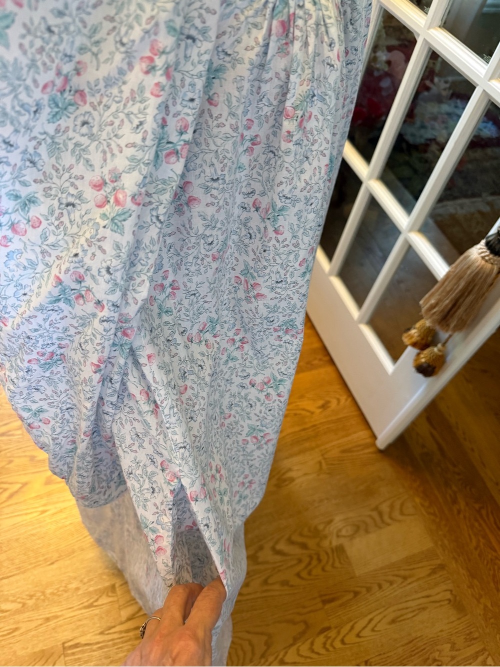 Vintage Eileen West Floral Button-Front Cotton Nightgown in Soft Pastel - Picture 3 of 8
